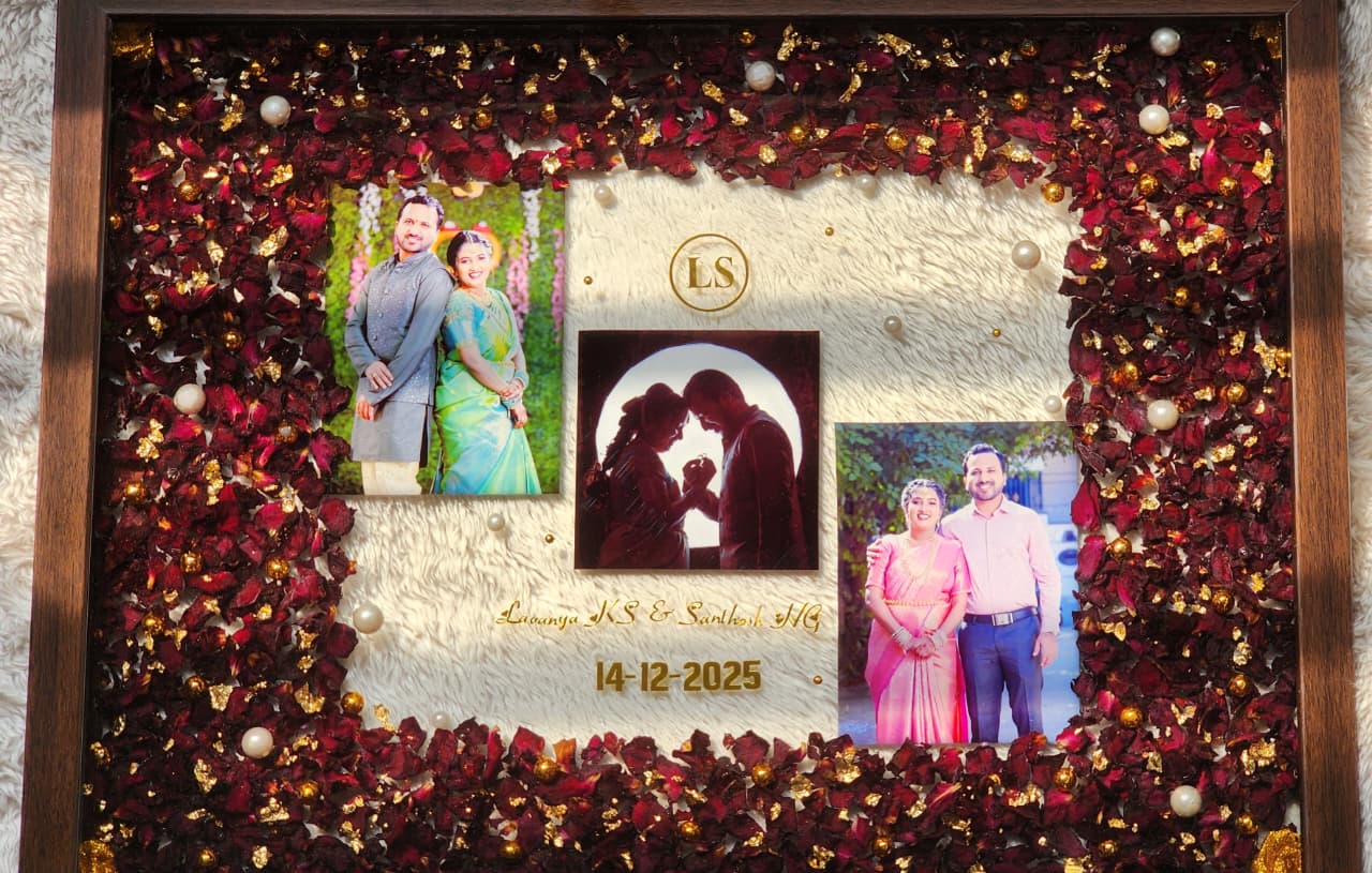 Personalized Handmade Resin Photo Frame with Dried Flower Décor